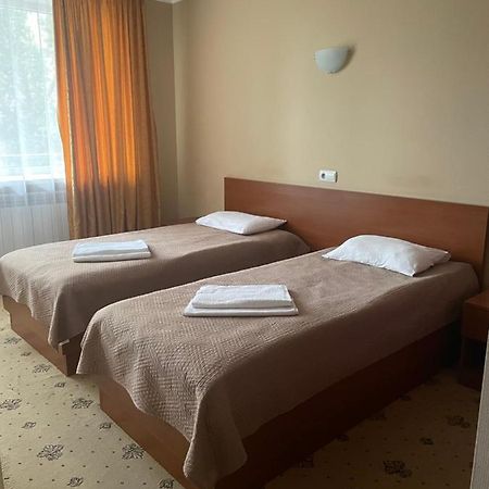 Готель Ім Олександра Довженка Ніка Kiev Esterno foto